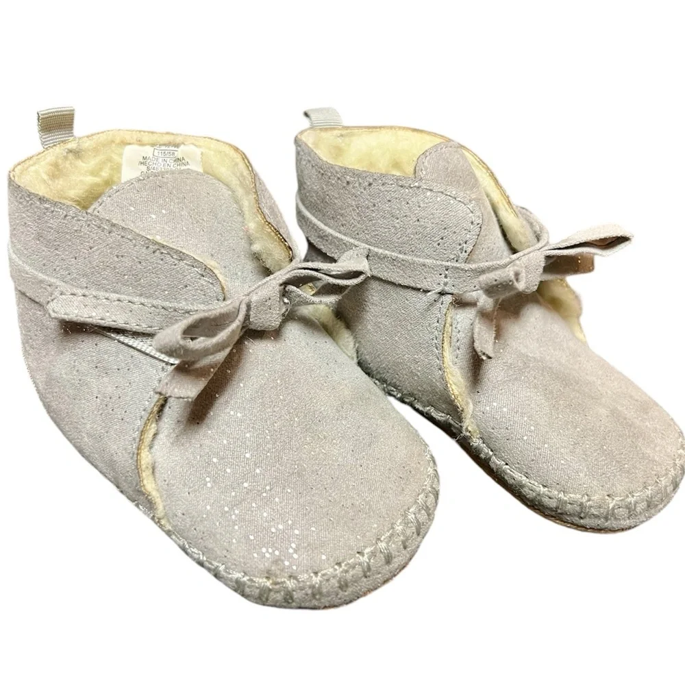 Old Navy Baby Girl Soft Sole Moccasin - Size 12-18 Months